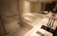 In-room Bathroom 2 Yeongdeungpo Nine