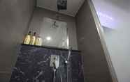 In-room Bathroom 6 Suwon Yeongtong Bali Hotel
