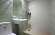 In-room Bathroom 2 Yeongdeungpo Free Hotel
