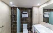In-room Bathroom 4 Irene Palace Beach Resort