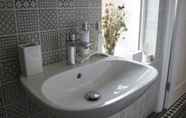 In-room Bathroom 7 Downshire Haven