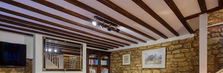 Sảnh chờ Fab 2 Bed Cotswolds Cottage With Private Courtyard