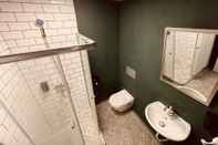 In-room Bathroom OTTO City Premium Suites