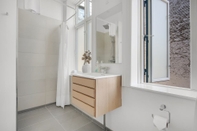 Toilet Kamar City Square Hotel Apartments