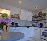 ห้องนอน 5 Charming 1-bed Cottage in Pembroke Close to Castle