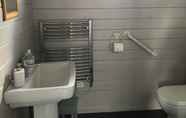 In-room Bathroom 6 Lovely 1-bed House in Fochabers, Scotland