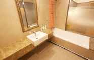 In-room Bathroom 5 Yeouido Rada