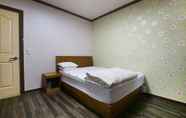Bedroom 3 Nonsan Hwangje Motel