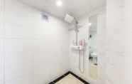 In-room Bathroom 4 Yongsan Sharp Hotel