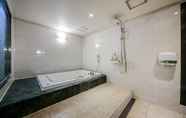 In-room Bathroom 2 Daegu Seongseo Fox2