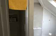 In-room Bathroom 7 La Fontaine Court Apartments by Aldershot Short Stays