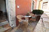 Common Space Charming seafront room - Wonderful Italy