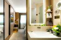 ห้องน้ำภายในห้อง Hotel Jialong By Jingling