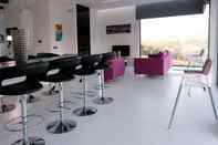 Bar, Cafe and Lounge Lovely Design 4-bed Villa in Canedo de Basto