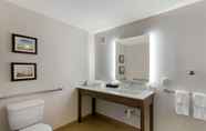 In-room Bathroom 2 Comfort Inn