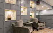 Lobby 2 Comfort Suites Kingston Central