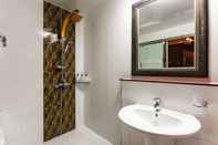 In-room Bathroom Muan New Drive In Hotel