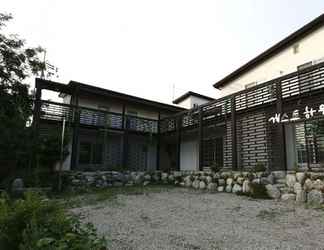 Exterior 2 Yangyang Guesthouse Pension