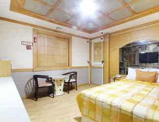 Bedroom 2 Ulsan Daldong Doan Stay Hotel