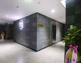 Lobi 2 Jincheon Lou Hotel