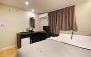 Bedroom 7 Busan Beomildong Laon Hotel