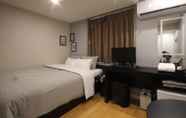 Bedroom 2 Busan Beomildong Laon Hotel