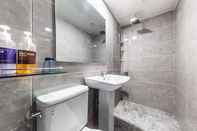 Phòng tắm bên trong Gangneung K Motel