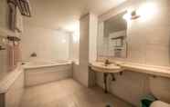 In-room Bathroom 2 Donghae Buyeong Motel