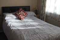 Bedroom 2 bed dog Friendly Chalet on Sunbeach Scratby