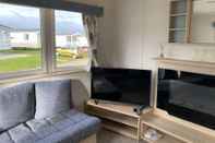 Common Space Charming 3-bed Holiday Home at Primrose Valley