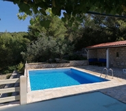 Swimming Pool 3 Tennis court and outdoor pool villa