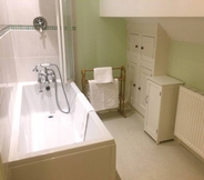 ห้องน้ำภายในห้อง 2 Luxury Accom. With Pool Henbury, Macclesfield