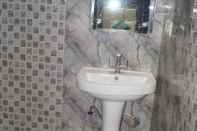 Toilet Kamar Goroomgo Special Stay Bhubneshwar