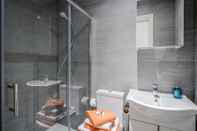 In-room Bathroom Watford Central Apartment - Modernview Serviced Accommodation