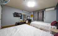 Bedroom 4 Taean Shinjindo Beach Condo Motel