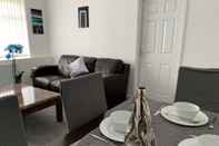 Ruang untuk Umum Large 5 Bed House / Wolverhampton + Parking