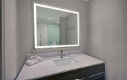 In-room Bathroom 7 Home2 Suites by Hilton Blacksburg - University