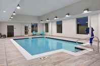 Swimming Pool Home2 Suites by Hilton Bentonville Rogers