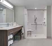 In-room Bathroom 7 Home2 Suites by Hilton Bentonville Rogers