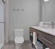 Toilet Kamar 5 Home2 Suites by Hilton Bentonville Rogers