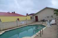 Swimming Pool Pleasanton Executive Inn