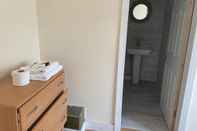 In-room Bathroom 1-bed Unit 10 Minute Drive From Hellfire Caves