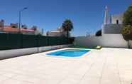 สระว่ายน้ำ 6 Remarkable 3-bed House in Albufeira