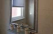 In-room Bathroom 4 Modern 1-bed Apartment in Blackpool