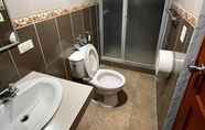 In-room Bathroom 5 Hospedaje Camino Real