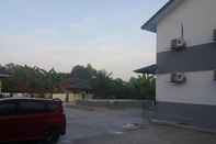 Bên ngoài Mri Homestay Sg Buloh - 3 Br House Ground Floor With Centralised Private Pool