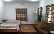 Bilik Tidur 2 Mri Homestay Sg Buloh - Studio Unit With Chargeable Private Pool