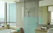 In-room Bathroom 5 Two Bedroom Premier, Fraser Residence Menteng Jakarta