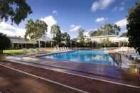 Swimming Pool Desert Gardens Hotel