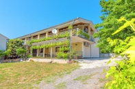 Exterior Cherry Apartment With Sea View